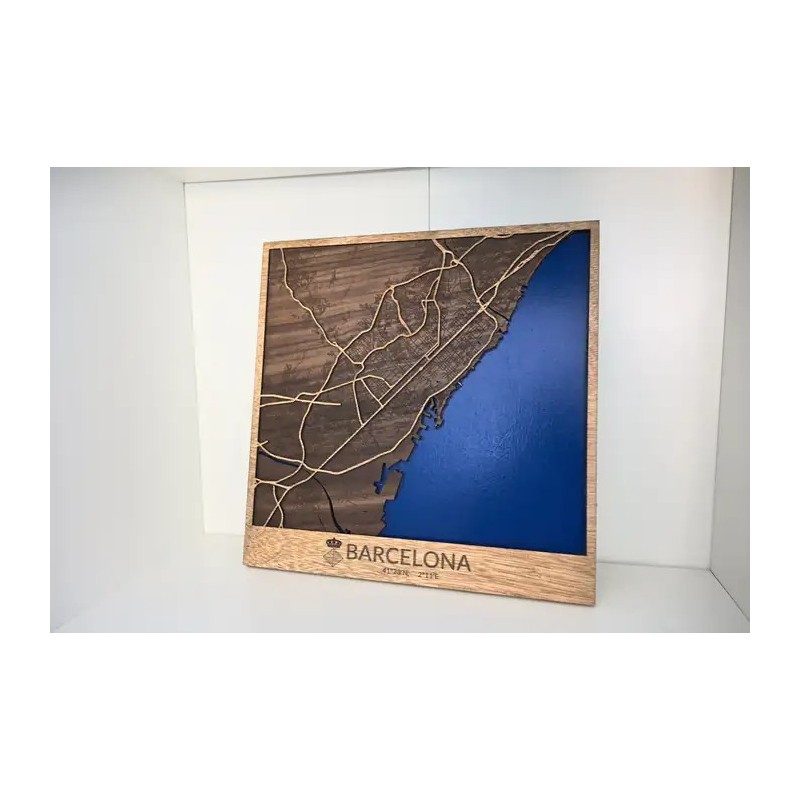 Mapa de Barcelona en madera 30x30 vista frontal