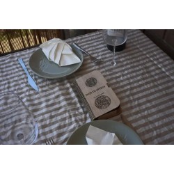 caja de restaurante con QR personalizada en mesa