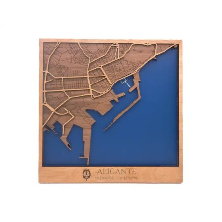 Mapa de madera de Alicante grabado con calles y diseño decorativo
