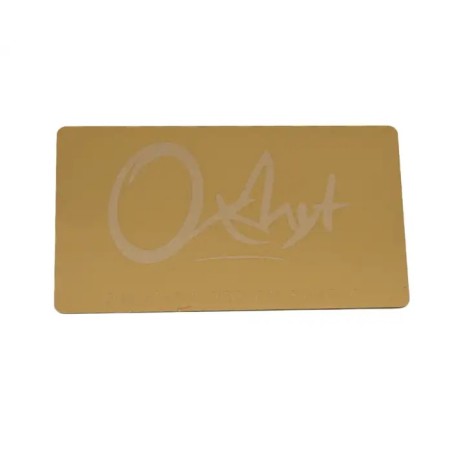 Tarjeta de visita minimalista con código QR personalizable