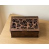 Cajita de madera decorativa para presentar regalos