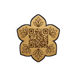 QR grabado en madera con diseño floral | Decoración y utilidad en un solo producto