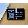 “Tarjeta de visita minimalista negra con código QR personalizable”