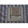 Placa de madera con codigo QR para menu digital.